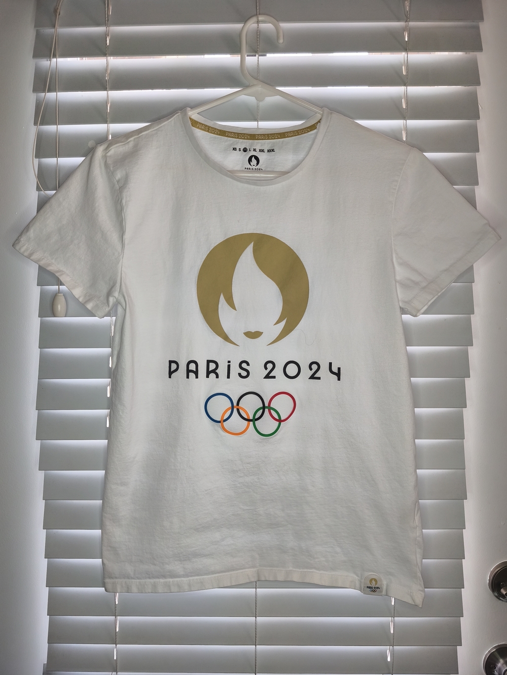 Official Paris 2024 Olympics White T-Shirt Golden Logo Emblem Size M 100% Cotton